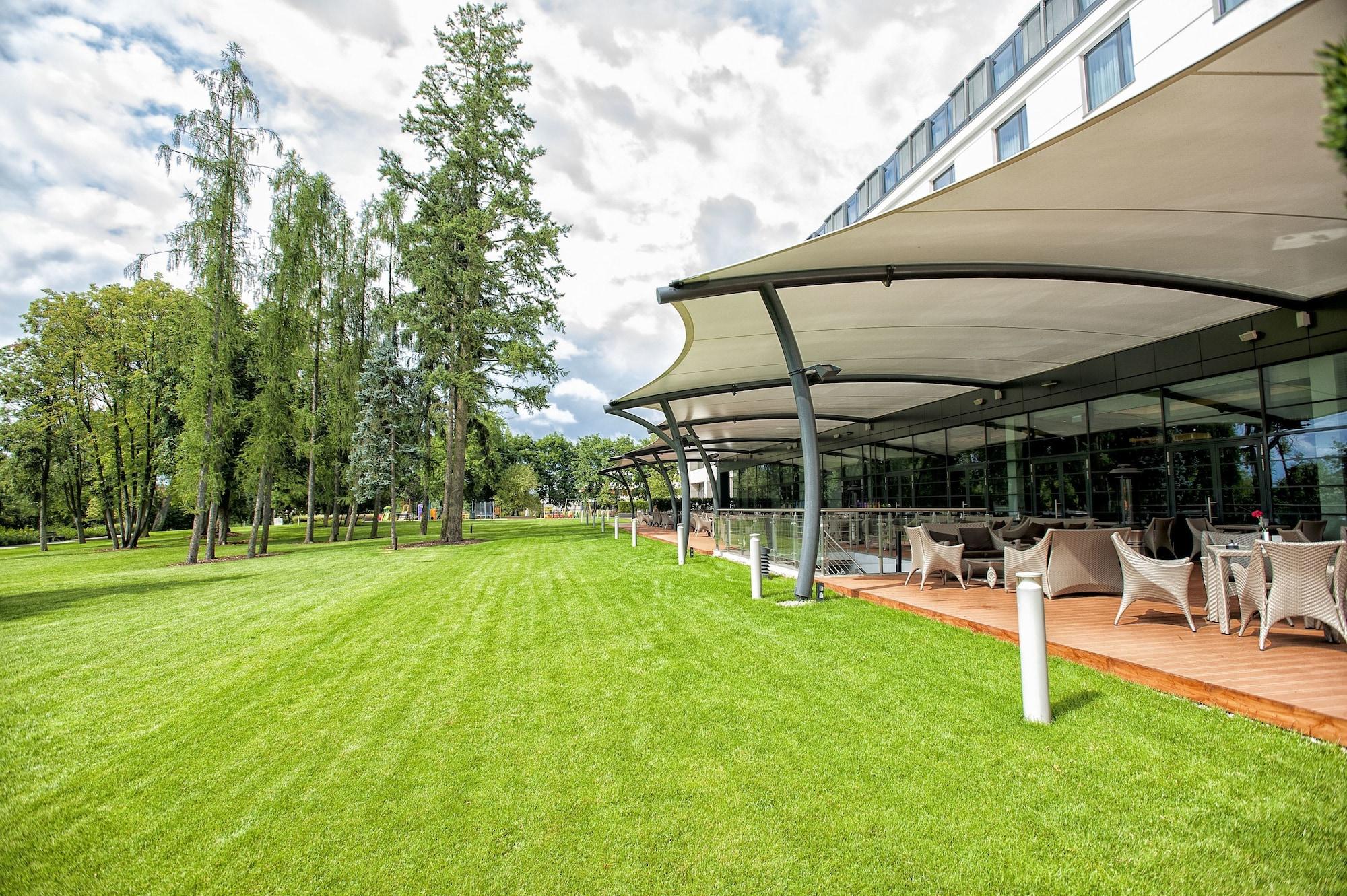 Doubletree By Hilton Hotel & Conference Centre Warsaw Exterior photo